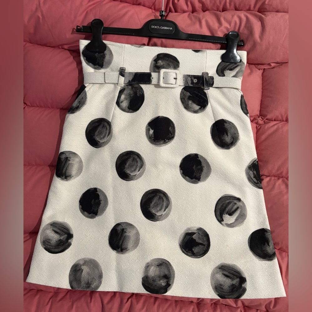 Gorgeous Dolce & Gabana White High Waist Skirt with Loud Polkadots - IT40 / US4